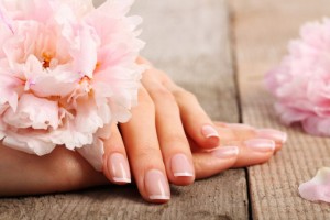 Красивые руки цветы